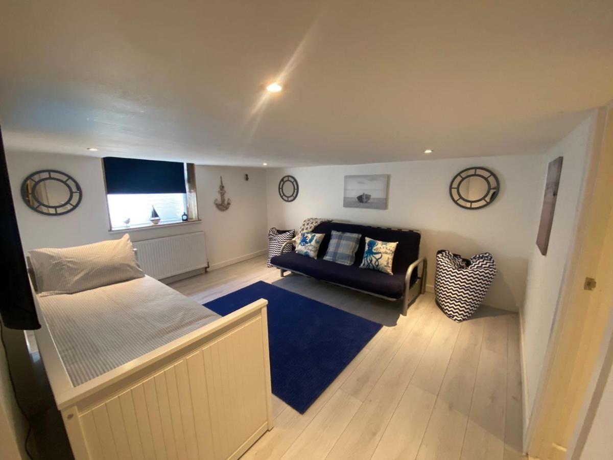 St Margaret'S Ground Floor And Lower Deck Apartment Райд Екстериор снимка