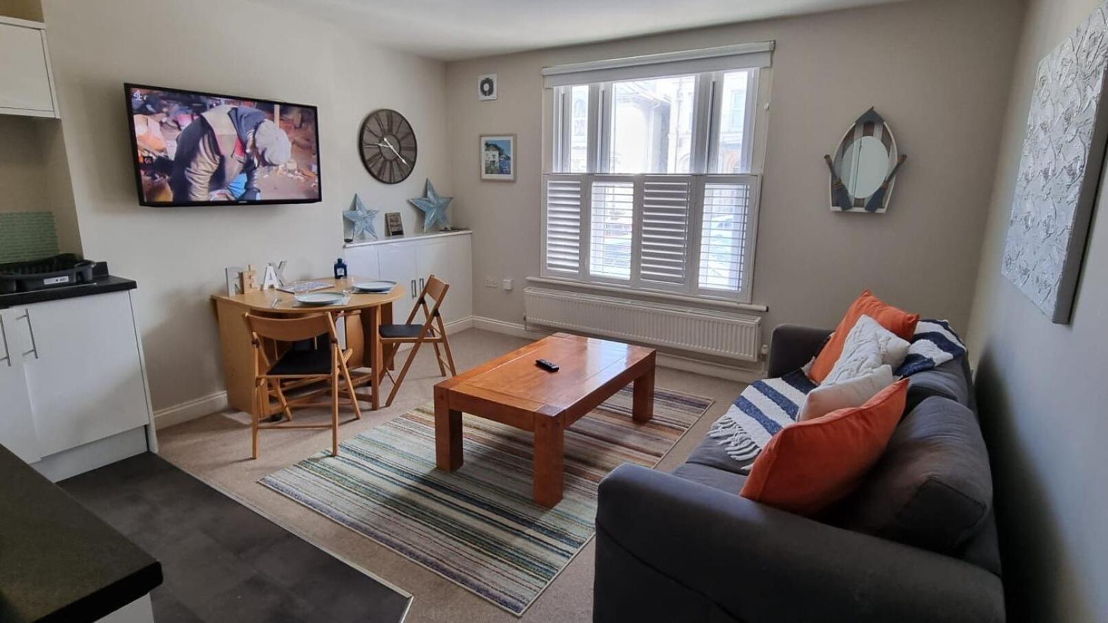 St Margaret'S Ground Floor And Lower Deck Apartment Райд Екстериор снимка