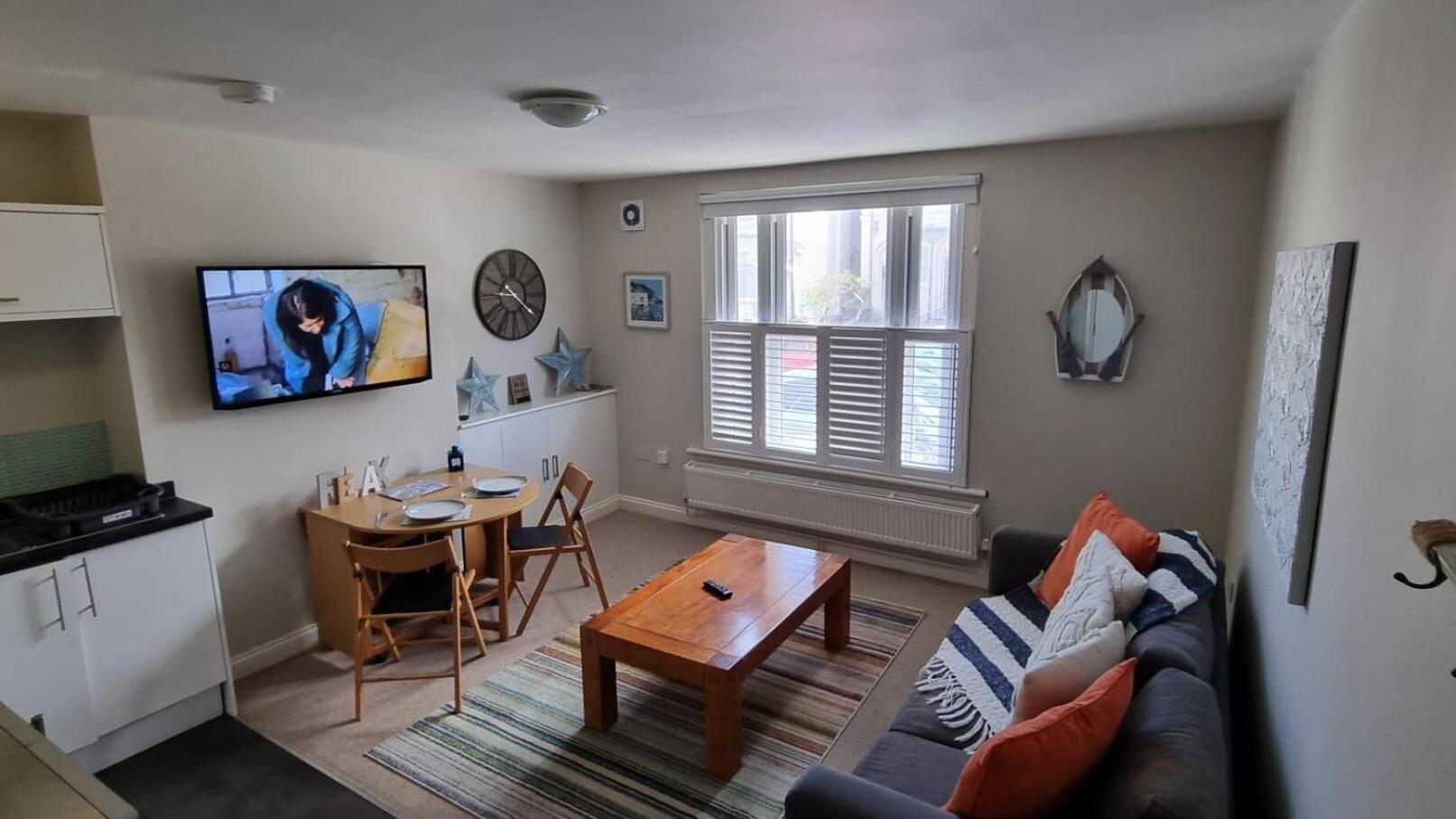 St Margaret'S Ground Floor And Lower Deck Apartment Райд Екстериор снимка